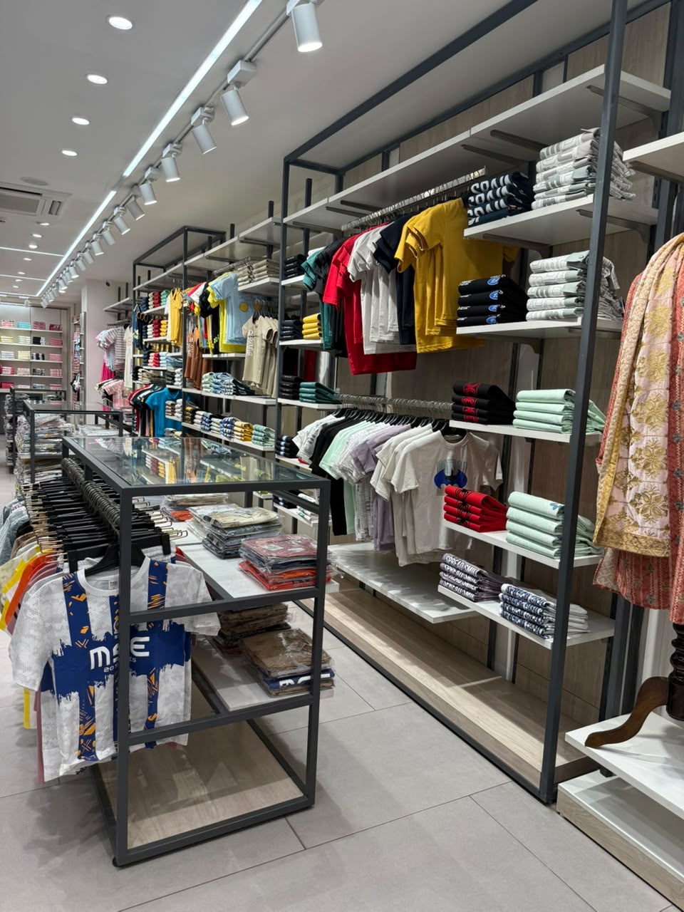 Ethnic wear and festive clothing at Sahni Emporium